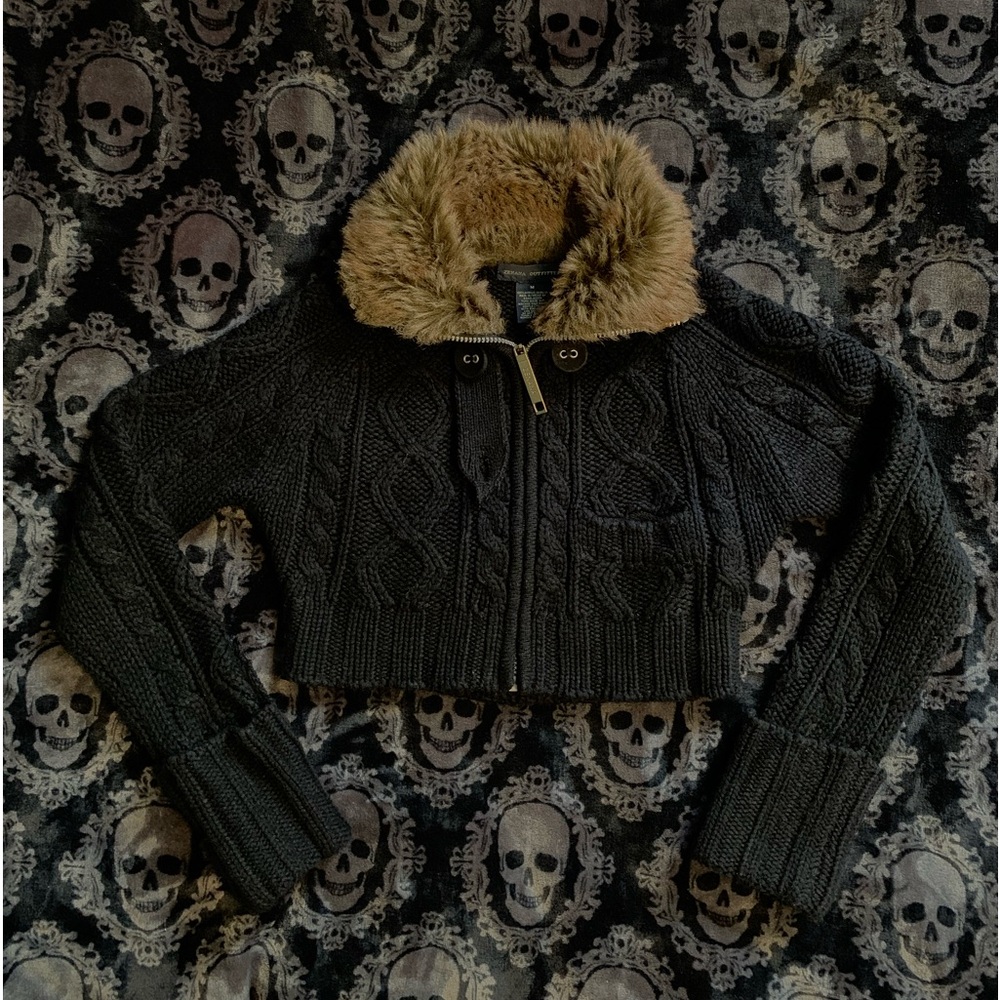 Zenana Outfitters cropped knit